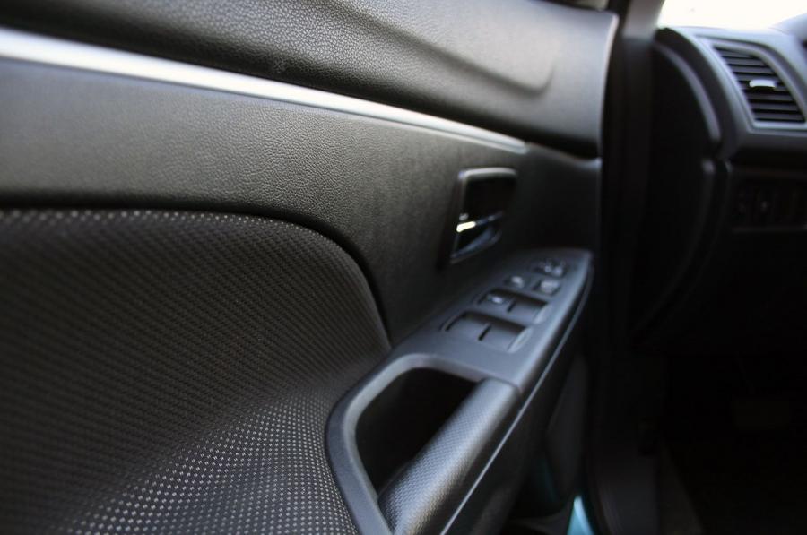  Mitsubishi Outlander Sport SE AWC 2011 года  (фото 11 из 48)